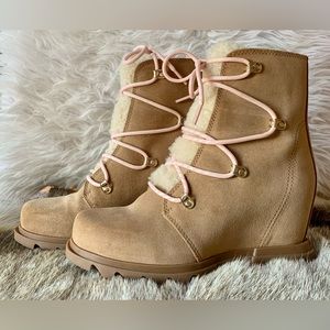 SOREL Joan of Arctic wedge ankle boot size 8